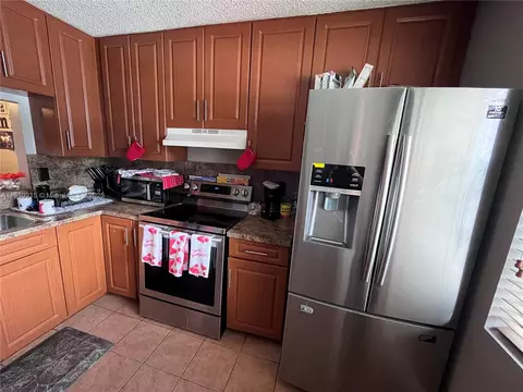 Kitchen - Undisclosed, Hialeah, FL 33015 photo 2 of 2