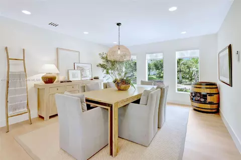 Dining - 11301 SW 70th Ave, Pinecrest, FL 33156 photo 1 of 1