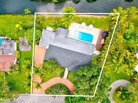 View/Area - 11301 SW 70th Ave, Pinecrest, FL 33156 photo 3 of 3