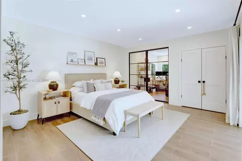 Bedroom - 11301 SW 70th Ave, Pinecrest, FL 33156 photo 1 of 3