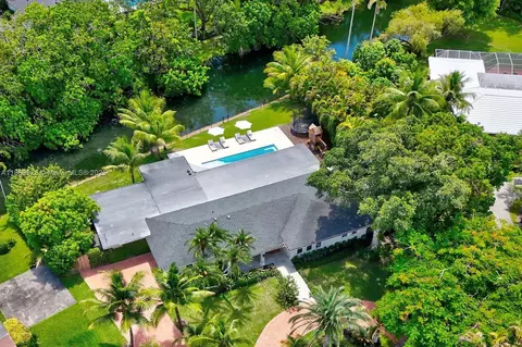 View/Area - 11301 SW 70th Ave, Pinecrest, FL 33156 photo 1 of 3