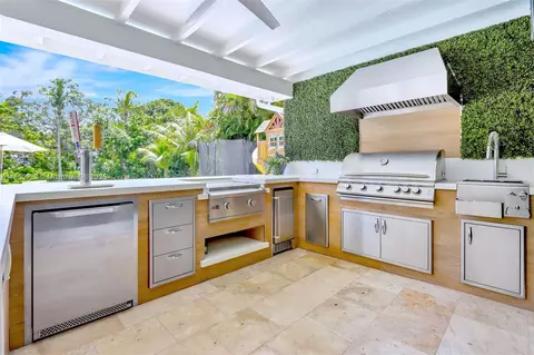 Kitchen - 11301 SW 70th Ave, Pinecrest, FL 33156 photo 5 of 5