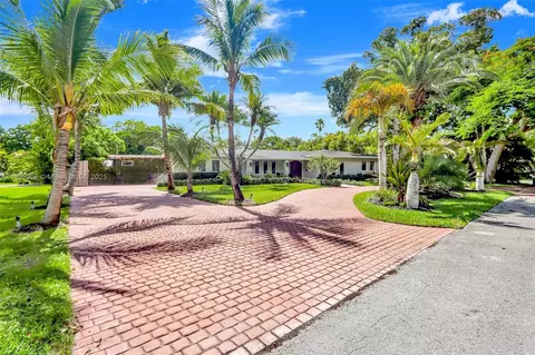 Exterior - 11301 SW 70th Ave, Pinecrest, FL 33156 photo 4 of 4