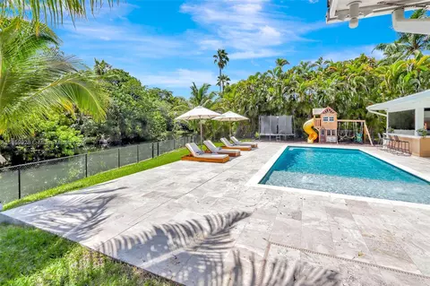 Exterior - 11301 SW 70th Ave, Pinecrest, FL 33156 photo 2 of 4