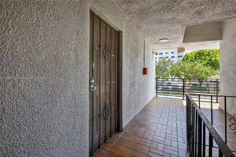 1305 W 46th St #238, Hialeah, FL 33012