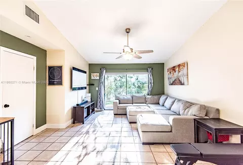 895 SW 120th Way, Davie, FL 33325