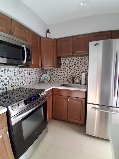 6560 Winfield Blvd #204, Margate, FL 33063