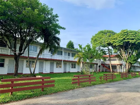 175 NE 203rd Ter #6, Miami Gardens, FL 33179