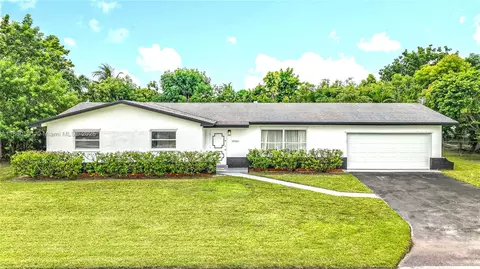 10980 SW 116th St, Miami, FL 33176