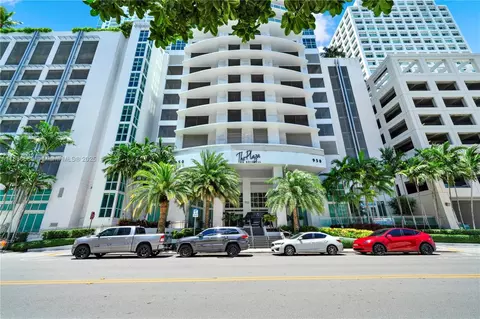 950 Brickell Bay Dr #802, Miami, FL 33131