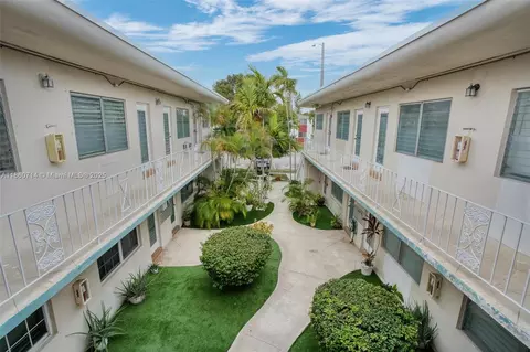 2072 NE 169th St #10, North Miami Beach, FL 33162