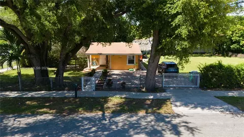 2081 NW 104th St, Miami, FL 33147