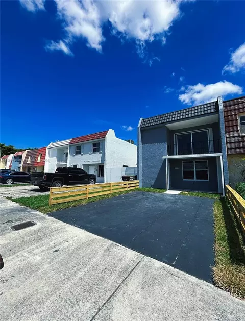 969 W 79th St, Hialeah, FL 33014