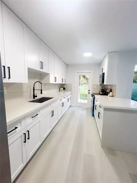 969 W 79th St, Hialeah, FL 33014 photo 5