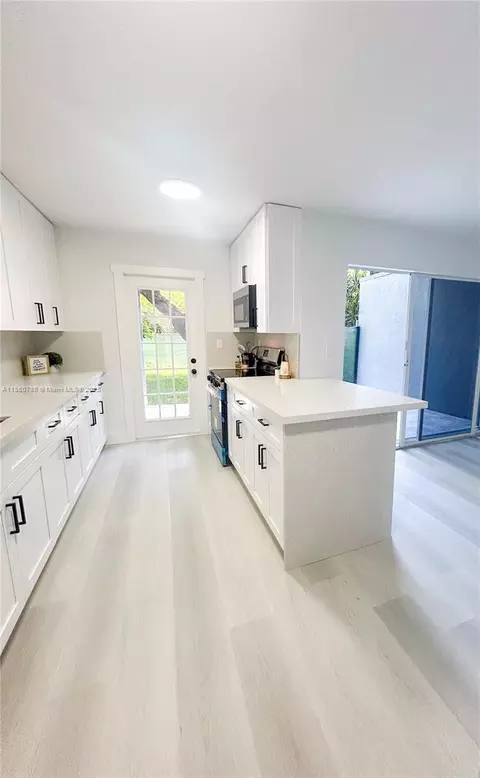 969 W 79th St, Hialeah, FL 33014 photo 6