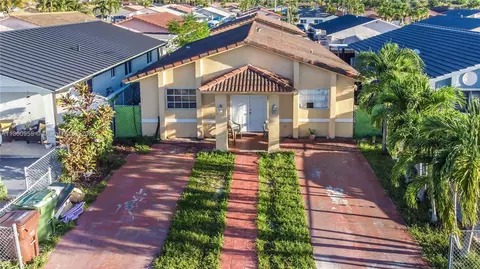 2534 W 72nd St, Hialeah, FL 33016