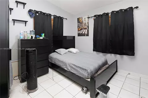 Bedroom - 2534 W 72nd St, Hialeah, FL 33016 photo 3 of 4