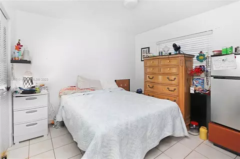 Bedroom - 2534 W 72nd St, Hialeah, FL 33016 photo 4 of 4