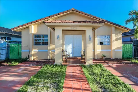 Exterior - 2534 W 72nd St, Hialeah, FL 33016 photo 1 of 3