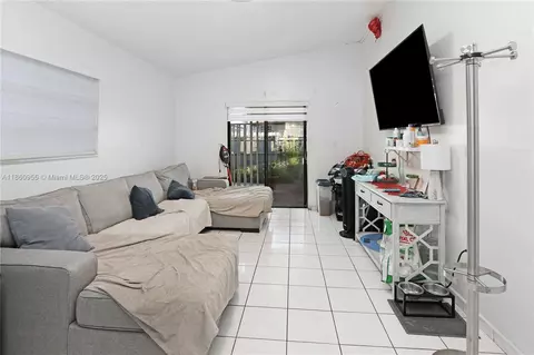 Other - 2534 W 72nd St, Hialeah, FL 33016 photo 2 of 5