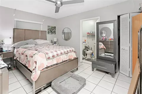 Bedroom - 2534 W 72nd St, Hialeah, FL 33016 photo 1 of 4