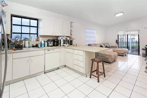 Kitchen - 2534 W 72nd St, Hialeah, FL 33016 photo 3 of 3