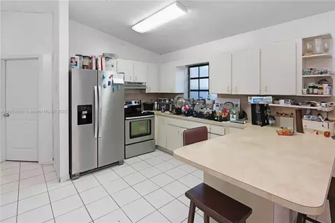 Kitchen - 2534 W 72nd St, Hialeah, FL 33016 photo 1 of 3