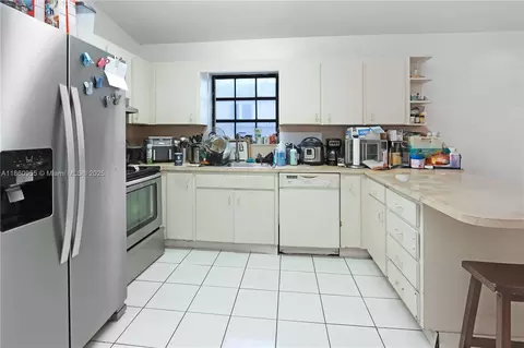 Kitchen - 2534 W 72nd St, Hialeah, FL 33016 photo 2 of 3