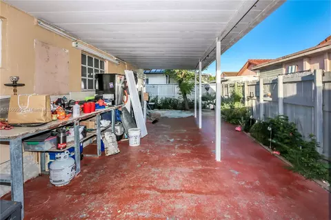 Exterior - 2534 W 72nd St, Hialeah, FL 33016 photo 3 of 3