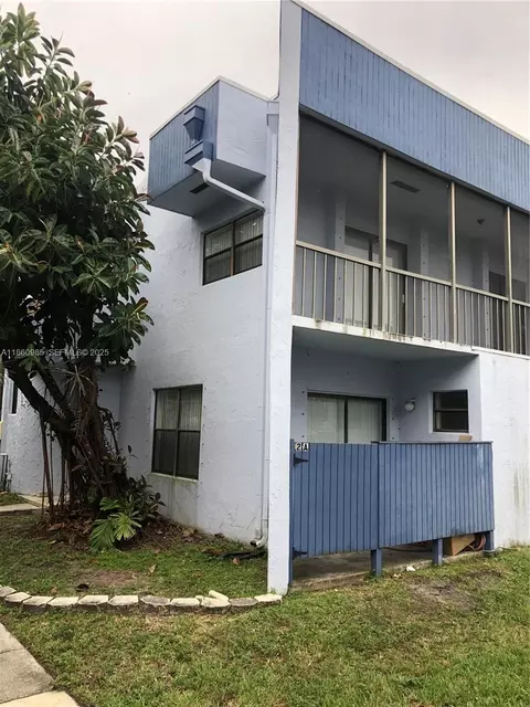 2800 S University Dr #2A, Davie, FL 33328