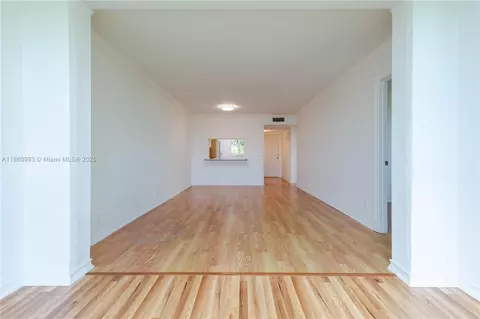 9420 Poinciana Pl #210, Davie, FL 33324