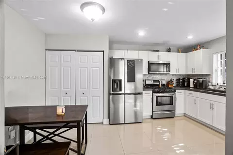 Kitchen - 20110 NW 83rd Pl, Hialeah, FL 33015 photo 1 of 3