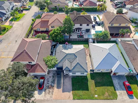 View/Area - 20110 NW 83rd Pl, Hialeah, FL 33015 photo 9 of 11