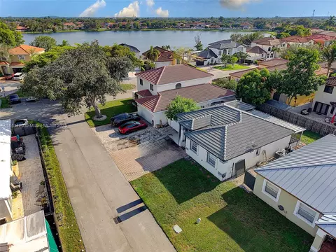 View/Area - 20110 NW 83rd Pl, Hialeah, FL 33015 photo 3 of 11