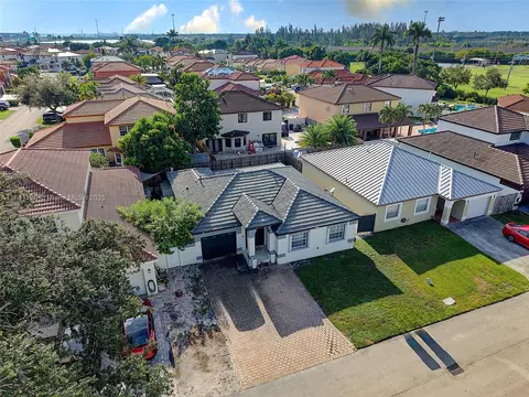 View/Area - 20110 NW 83rd Pl, Hialeah, FL 33015 photo 2 of 11