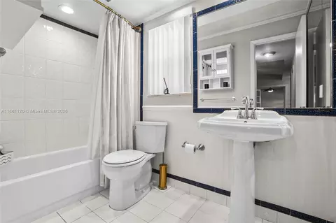 Bath - 20110 NW 83rd Pl, Hialeah, FL 33015 photo 1 of 2