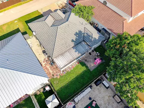 View/Area - 20110 NW 83rd Pl, Hialeah, FL 33015 photo 4 of 11