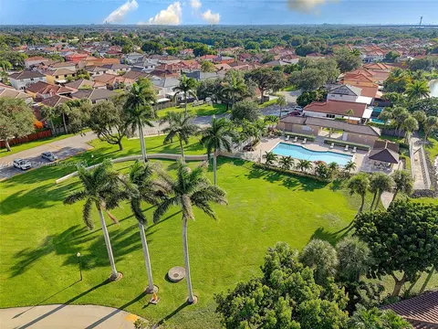 View/Area - 20110 NW 83rd Pl, Hialeah, FL 33015 photo 6 of 11