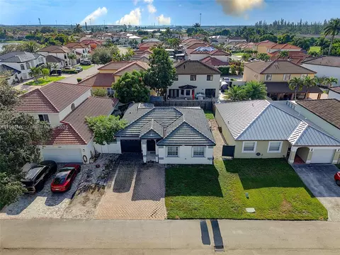 View/Area - 20110 NW 83rd Pl, Hialeah, FL 33015 photo 1 of 11