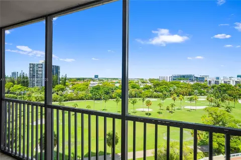 20335 W Country Club Dr #901, Aventura, FL 33180