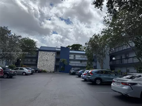 3090 Holiday Springs Blvd #206, Margate, FL 33063