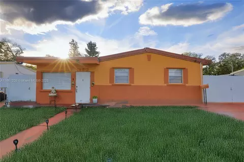 1330 N 69th Ave, Hollywood, FL 33024