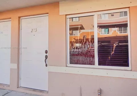 37 W 11th St #203, Hialeah, FL 33010