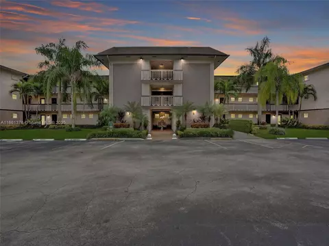 4900 Washington St #203, Hollywood, FL 33021