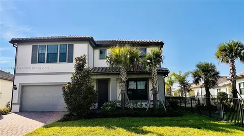 427 SE Vallarta Dr, Port Saint Lucie, FL 34984