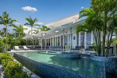 1825 Cleveland Rd, Miami Beach, FL 33141