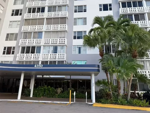 4350 Hillcrest Dr #112, Hollywood, FL 33021