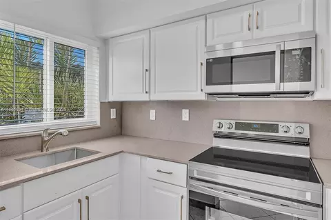 224 NW 85th St Rd #224, Miami, FL 33150