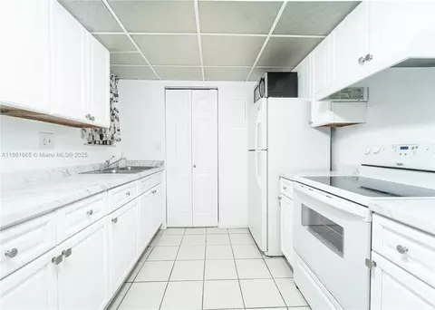 576 NW 114th Ave #203, Sweetwater, FL 33172
