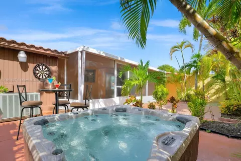 8528 SW 148th Pl, Miami, FL 33193